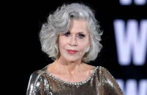 Jane Fonda diz que ‘Nosso trabalho está longe de terminar’ depois que o juiz inviabiliza a tentativa de Trump de financiar a NPR, PBS sede da Rádio Pública Nacional (NPR)