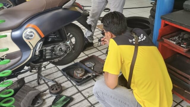Jangan Sepelekan Ban Belakang Motor Matik Goyang, Ini Biang Keladinya Jangan Sepelekan Ban Belakang Motor Matik Goyang, Ini Biang Keladinya