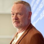 Jared Harris emite cessar e desistir do podcast Deepfake, chama-o de 'exemplo perfeito' das preocupações dos criativos com a IA