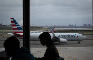 Jato da Air Canada colide com veículo terrestre no aeroporto de Nova York Jato da Air Canada colide com veículo terrestre no aeroporto de Nova York