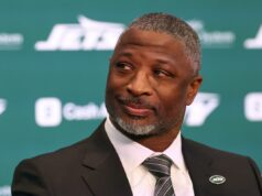 Jatos são incentivados a atrair jogador promissor do estado de Ohio no draft da NFL New York Jets head coach Aaron Glenn