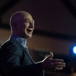 Jeff Bezos supostamente quer US$ 100 bilhões para comprar e transformar antigas empresas de manufatura com IA