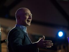 Jeff Bezos supostamente quer US$ 100 bilhões para comprar e transformar antigas empresas de manufatura com IA Jeff Bezos supostamente quer US$ 100 bilhões para comprar e transformar antigas empresas de manufatura com IA
