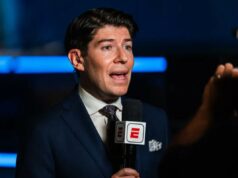 Jeff Passan assina novamente com a ESPN à medida que o papel do insider da MLB cresce Jeff Passan faz um relatório durante a primeira rodada do Draft 2025 da MLB na Coca-Cola Roxy em 13 de julho de 2025 em Atlanta, Geórgia.