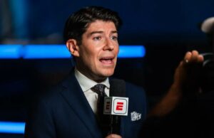 Jeff Passan assina novamente com a ESPN à medida que o papel do insider da MLB cresce Jeff Passan faz um relatório durante a primeira rodada do Draft 2025 da MLB na Coca-Cola Roxy em 13 de julho de 2025 em Atlanta, Geórgia.