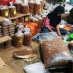 Jelang Lebaran Penjualan Pisang Gulung Wijen Meroket hingga 40 pessoas