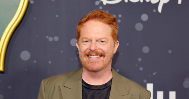 Jesse Tyler Ferguson bate recorde direto em seus pensamentos sobre um spinoff de 'família moderna'
