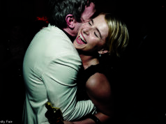 Jessie Buckley abraça Paul Mescal, co-estrela de ‘copo alto de água’, enquanto Olivia Rodrigo bebe tequila em fotos íntimas da festa do Oscar da Vanity Fair Naturalmente, as coisas ficam loucas na festa pós-Oscar da Vanity Fair com o crème de la crème, como comprovado após o Oscar de domingo à noite em Los Angeles, com Jessie Buckley e Paul Mescal liderando o caminho