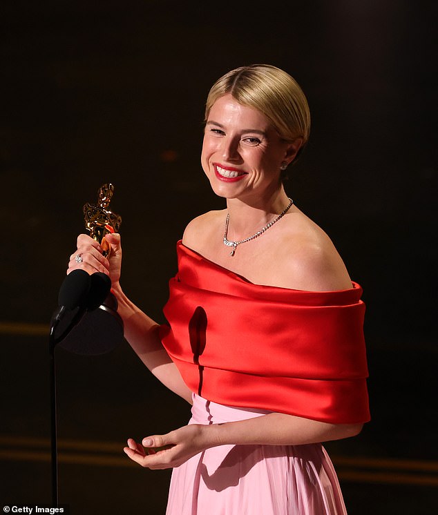 Jessie Buckley revela o nome de sua filha pela primeira Jessie Buckley compartilhou o nome de sua filha pela primeira vez ao receber o prêmio de Melhor Atriz no Oscar na noite de domingo em Los Angeles