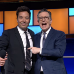 Jimmy Fallon faz serenata para Stephen Colbert com uma música comovente e engraçada