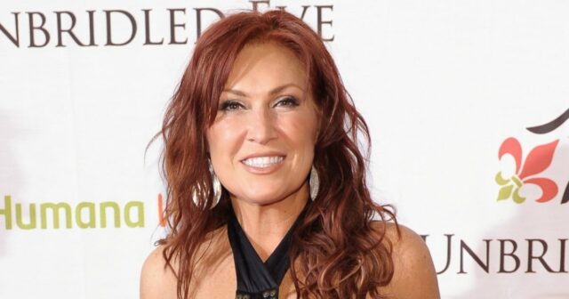 Jo Dee Messina diz que ‘não se reconhecia’ antes de sua transformação para perda de peso