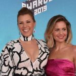 Candace Cameron Bure e Jodie Sweetin se reunirão na convenção dos anos 90 após a rivalidade: 'Mal posso esperar!' vestido floral