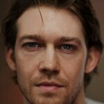 Joe Alwyn se junta a Rachel Weisz e Matthew Macfadyen em 'Seance on a Wet Afternoon' de Tomas Alfredson