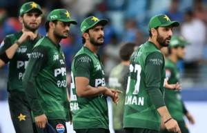 Jogador de críquete do Paquistão é penalizado por mau comportamento com funcionárias de hotel Jogador de críquete do Paquistão é penalizado por mau comportamento com funcionárias de hotel