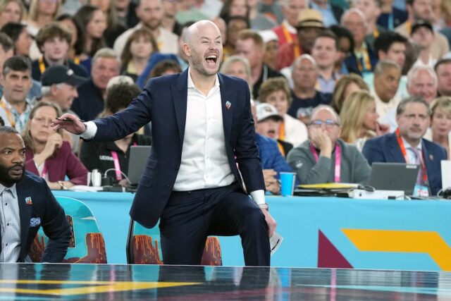 John's Coach é considerado possível substituto de Luke Murray na UConn assistant coach Luke Murray at NCAA Tournament