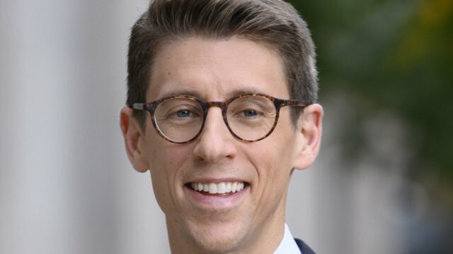 Jonathan Greenberger, jornalista de longa data da ABC, nomeado editor-chefe Cory Booker (Conheça a Imprensa)