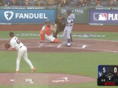 Jose Caballero, dos Yankees, faz a primeira tentativa oficial no sistema de desafio de campo ABS Uma colagem de imagens contendo 1 imagem, a imagem 1 mostra Jose Caballero desafiando uma chamada de ataque durante o jogo de abertura dos YAnkees contra os Giants