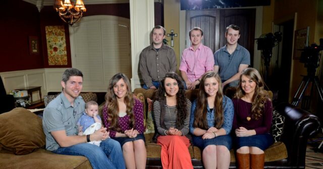 Joseph Duggar de '19 Kids and Counting', acusado de abuso sexual infantil, aguarda extradição para a Flórida
