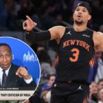 O guarda do New York Knicks, Josh Hart #3, reage na quadra.