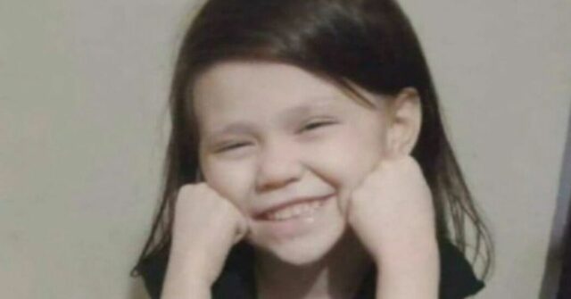 No momento de sua morte, Charlie pesava apenas 18 quilos, usava fralda e estava cheio de piolhos.