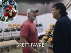 Juiz encerra processo de US$ 25 milhões de Mark Gastineau contra a ESPN por causa do drama de Brett Favre Brett Favre conversando com um homem em uma cabine cheia de capacetes Riddell.