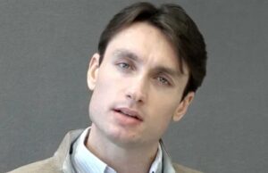 Juiz ordena remoção de vídeos de depoimento DOGE do YouTube após propagação viral Mark Thompson Perfil do CEO da CNN