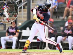 Jurickson Profar, do Braves, enfrenta suspensão de 162 jogos por PEDs – um ano após receber a primeira suspensão Jurickson Profar acertando uma mosca de sacrifício para o Atlanta Braves.