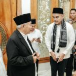 Kaesang "Ngecharge Batin" ao vir para Ponpes Amanatul Ummah em Mojokerto