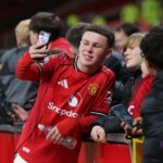 Kai Rooney assina com a mesma agência de dois jogadores do Man Utd, depois que Wayne confirmou a mudança de posição
