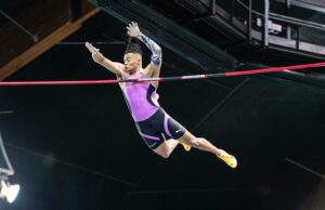 Karalis sobe para segundo atrás de Duplantis na lista do salto com vara Karalis sobe para segundo atrás de Duplantis na lista do salto com vara