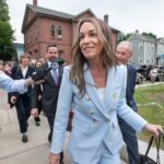 Karen Read afirma que o advogado da família do namorado policial morto 'fabricou' sua reação à apreensão do telefone