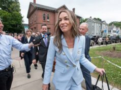 Karen Read afirma que o advogado da família do namorado policial morto ‘fabricou’ sua reação à apreensão do telefone Karen Read afirma que o advogado da família do namorado policial morto 'fabricou' sua reação à apreensão do telefone