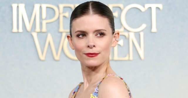 Kate Mara usou o estilo de vestido pronto para a LOS ANGELES, CALIFÓRNIA - 03 DE MARÇO: Ali Larter comparece à Kérastase e Demi Moore apresentam Power Talks e o lançamento de Chronologiste no Nya Studios em 03 de março de 2026 em Los Angeles, Califórnia. (Foto de Emma McIntyre/Getty Images para Kérastase Paris)