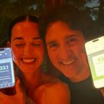 Katy Perry dá a mão a Justin Trudeau em Paris para seu aniversário