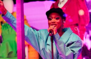Keke Palmer canta ao vivo no SXSW após a estreia de ‘I Love Boosters’ enquanto Boots Riley fala sobre como combater o fascismo com a moda Keke Palmer canta ao vivo no SXSW após a estreia de 'I Love Boosters' enquanto Boots Riley fala sobre como combater o fascismo com a moda