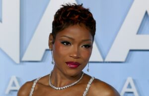 Keke Palmer recebe estranha proposta de casamento de um fã enquanto discursava no SXSW; Taylour Paige brinca ‘Desculpe por este homem’ Keke Palmer recebe estranha proposta de casamento de um fã enquanto discursava no SXSW; Taylour Paige brinca 'Desculpe por este homem'