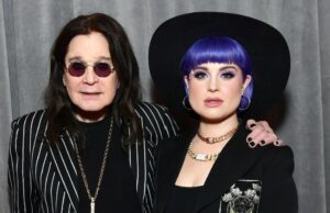 Kelly Osbourne visita o local de descanso final do ‘papai’ Ozzy Osbourne após sua morte GettyImages-1202143352-Ozzy-Osbourne-Kelly