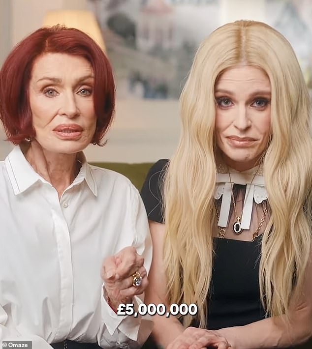 Kelly e Sharon Osbourne encantam os fãs enquanto filmam um Kelly Osbourne, 41, e sua mãe Sharon, 73, encantaram seus fãs ao filmarem um vídeo alegre para Omaze depois que ela foi forçada a se defender contra cruéis bodyshamers