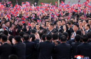 Kim Jong Un diz que status nuclear da Coreia do Norte é irreversível e ameaça Sul Yahoo news home