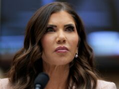 Kristi Noem gasta $ 20.000 dólares no aluguel de cavalos: lista de custos de anúncios conhecidos Kristi Noem gasta $ 20.000 dólares no aluguel de cavalos: lista de custos de anúncios conhecidos