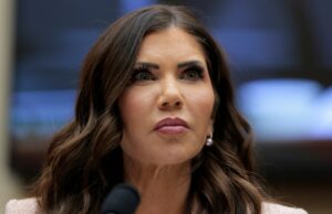 Kristi Noem gasta $ 20.000 dólares no aluguel de cavalos: lista de custos de anúncios conhecidos Kristi Noem gasta $ 20.000 dólares no aluguel de cavalos: lista de custos de anúncios conhecidos