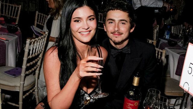 Kylie Jenner '100% quer atuar' mais e diz 'Claro' que é divertido quando Timothée Chalamet diz 'Eu te amo' durante discursos de premiação
