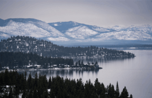 Lago Tahoe vê aumento dramático nos níveis de água Lago Tahoe vê aumento dramático nos níveis de água