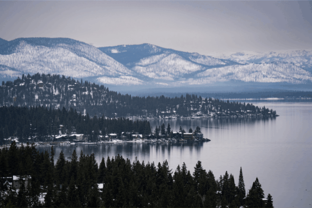 Lago Tahoe vê aumento dramático nos níveis de água
