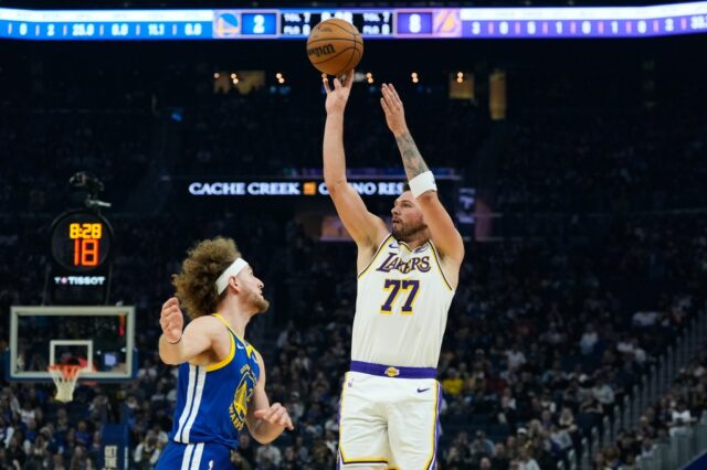 Lakers assumem o comando cedo, nunca olham para trás e eliminam Warriors
