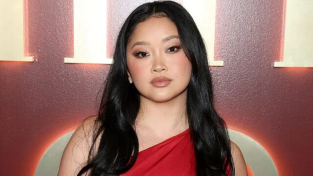 Anna Cathcart e Lana Condor como suas respectivas personagens da Netflix, Kitty Song Covey (