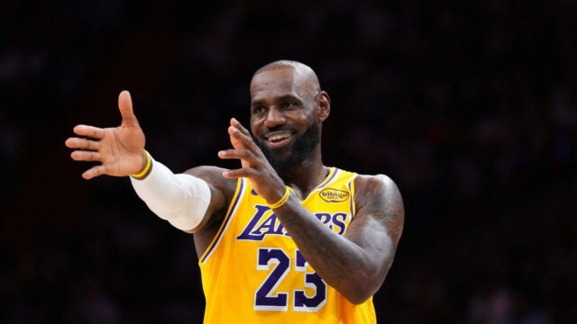 LeBron James empata recorde da NBA com maior número de jogos disputados na temporada regular
