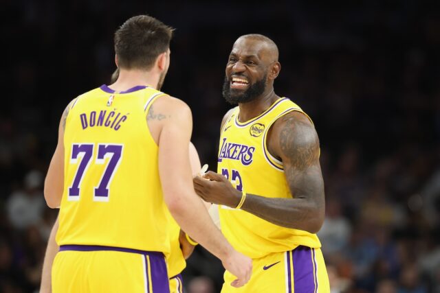 LeBron James faz forte declaração sobre Luka Doncic após vitória Lakers players Luka Doncic and LeBron James