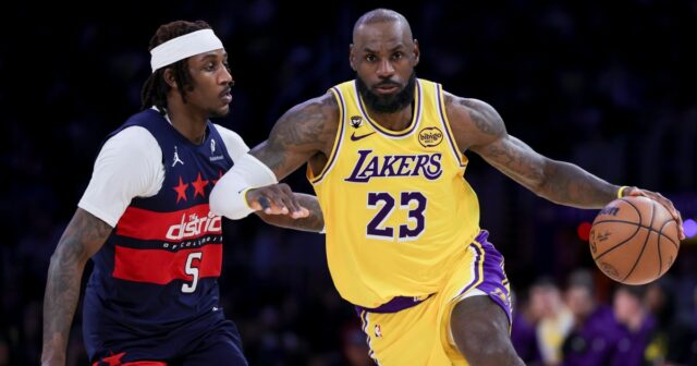 LeBron James registra triplo-duplo e Lakers domina os Wizards LeBron James em ação.