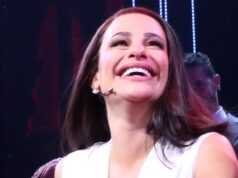 Lea Michele revela as lembranças especiais que guarda em seu camarim no teatro ‘Chess’ Uma foto antiga de Lea Michele que ela guarda em seu camarim.